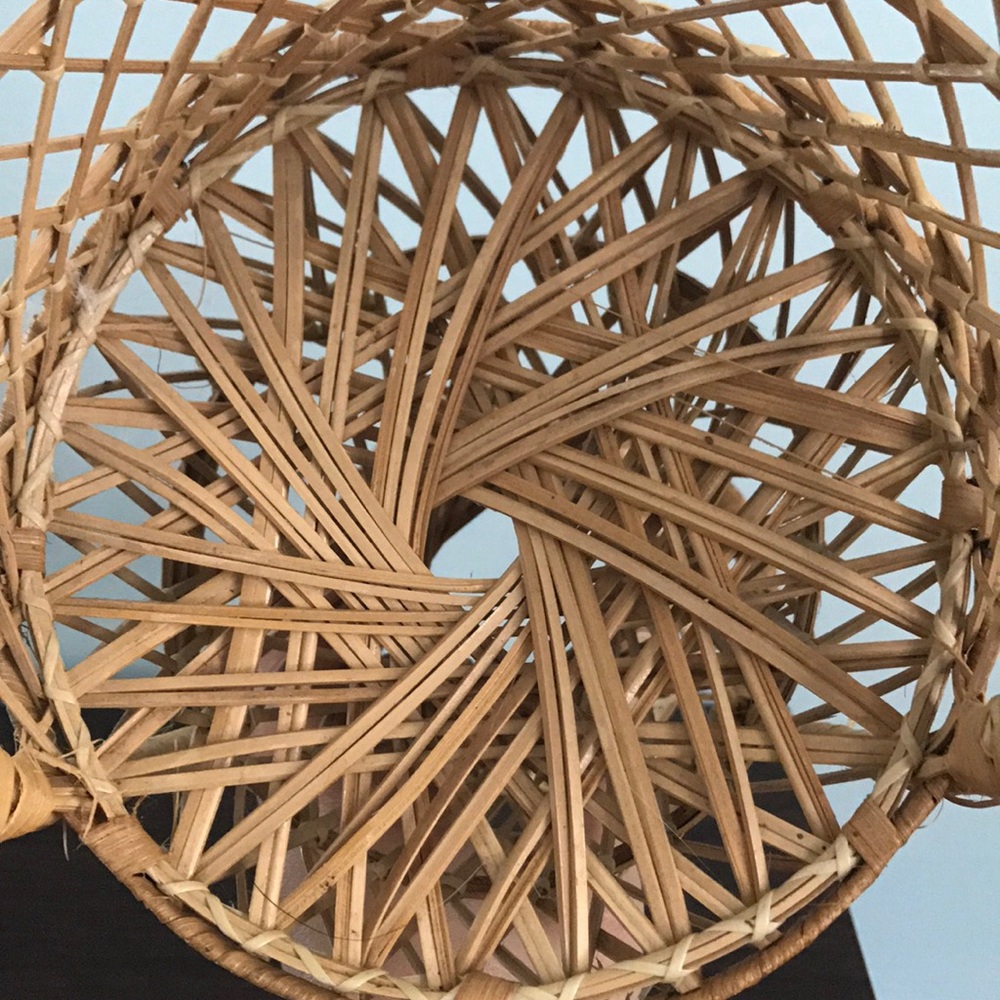 Vintage mini wicker rattan peacock chair - Picture 9 of 9